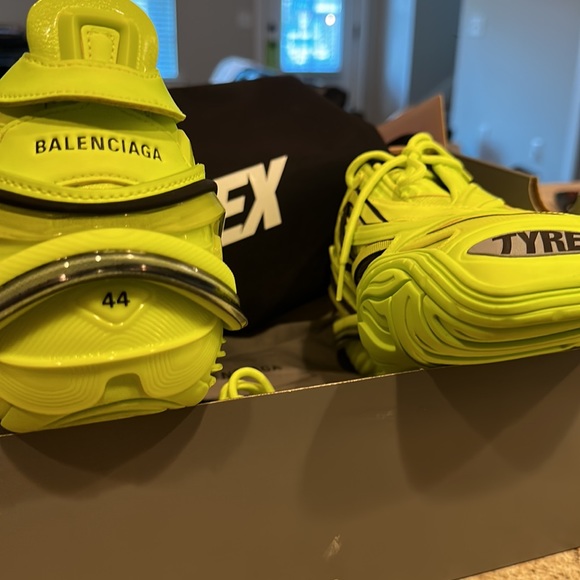 “NEW” BALENCIAGA TYREX YELLOW Size 44E - Picture 2 of 6